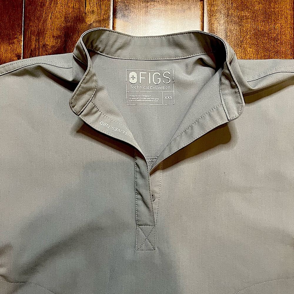 Figs Scrub Top - Picture 2 of 4